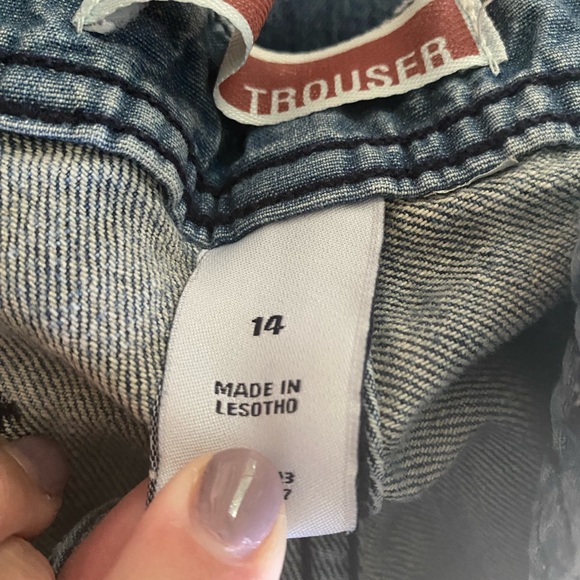 Like new women’s gap trouser jeans - Picture 2 of 4